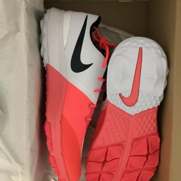 Women’s Nike No Spike FI Flex Golf Shoes Solar - Picture 3 of 4